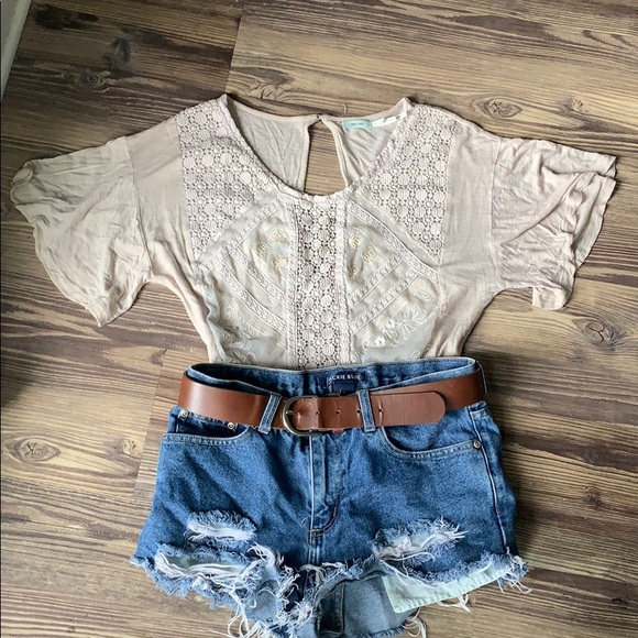 ⭐️ Boho style lace top⭐️ - Picture 3 of 6